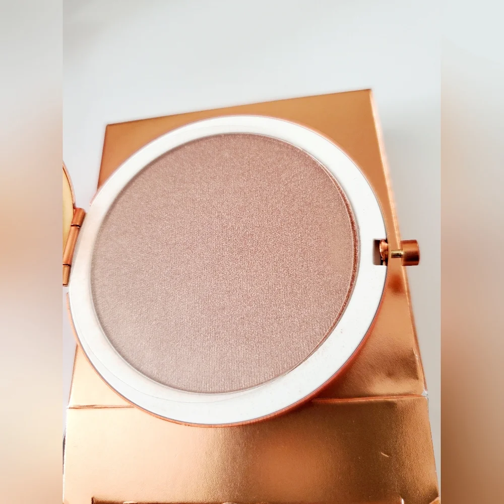 STORYBOOK Cosmetic Revolution World Of Hunger Games Pressed Powder Compact NIP